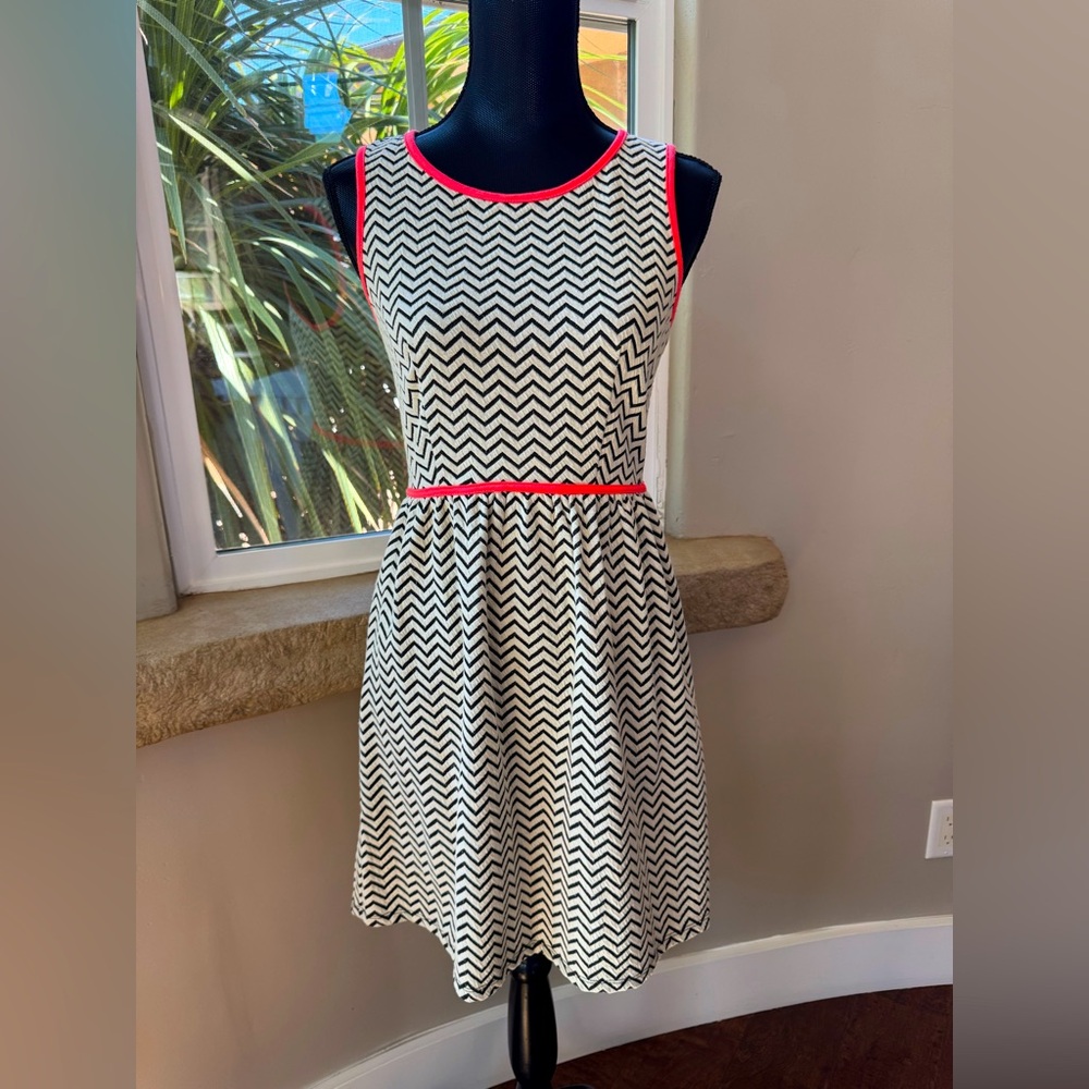 Xhilaration Black & Cream Chevron Dress Orange-Pink Trim Women’s Size Small
